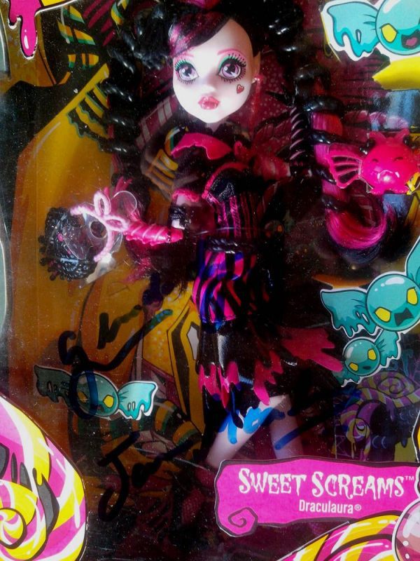 Boneca Monster High Draculaura Sweet Screams Assinada 14