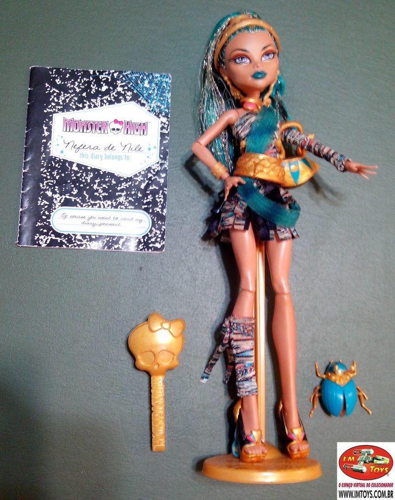 Boneca Monster High Nefera de Nile com Anél Raríssimo - O Espaço Virtual do  Colecionador