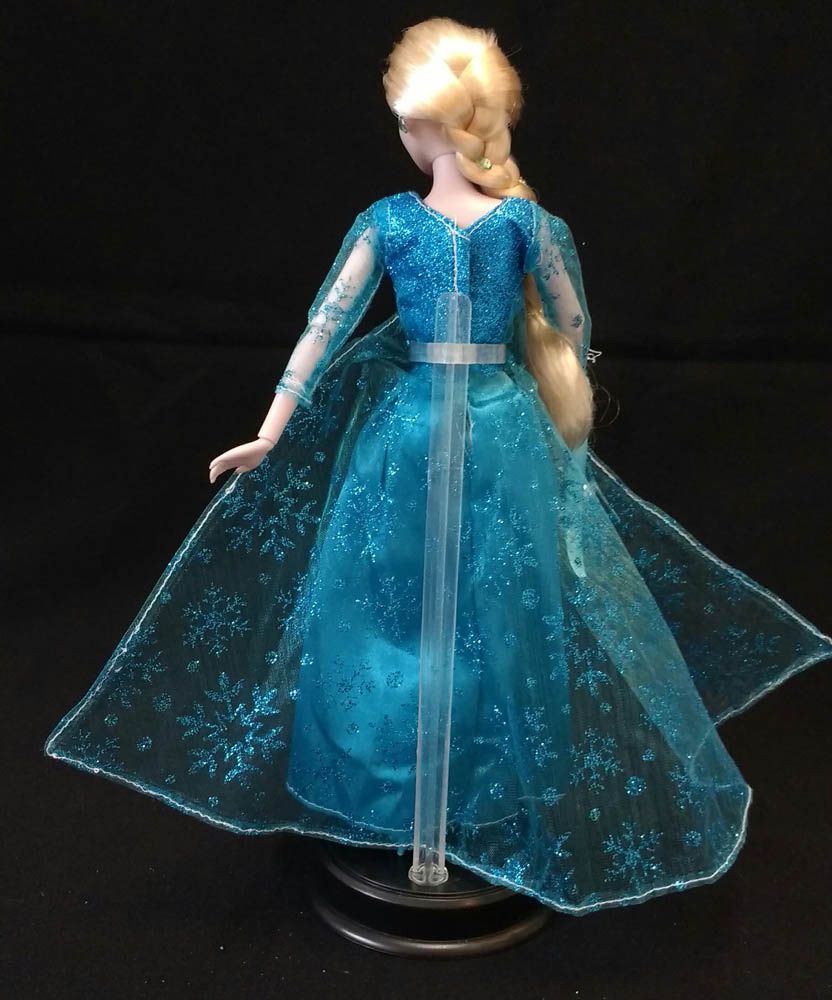 Boneca Elsa Frozen - Classic Doll - Original Disney Store - Shoptoys  Brinquedos e Colecionáveis