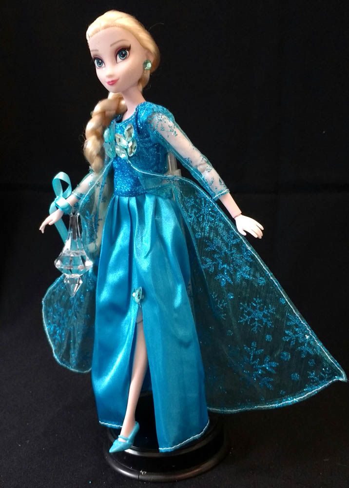 Boneca Elsa Frozen - Classic Doll - Original Disney Store - Shoptoys  Brinquedos e Colecionáveis