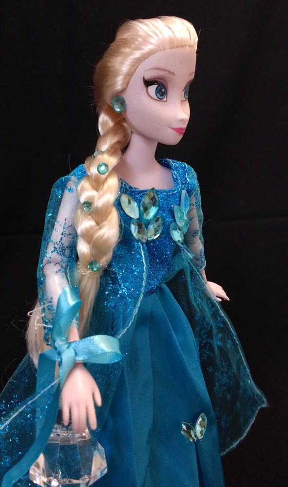 Boneca Elsa Frozen - Classic Doll - Original Disney Store - Shoptoys  Brinquedos e Colecionáveis