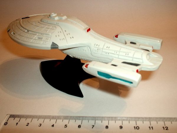 Star Trek USS Voyager Resin Model 4