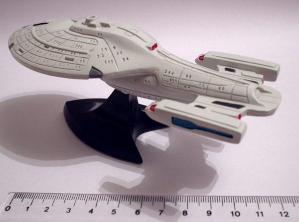 Star Trek USS Voyager Resin Model 3