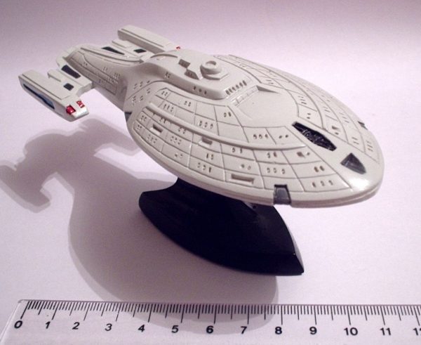 Star Trek USS Voyager Resin Model 1
