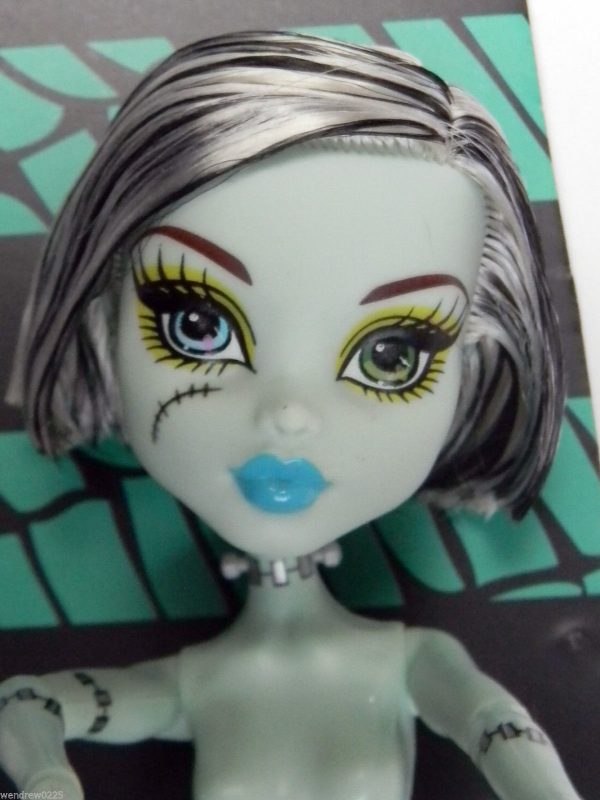 Boneca Monster High Frankie Sten Retrô Black & White 2