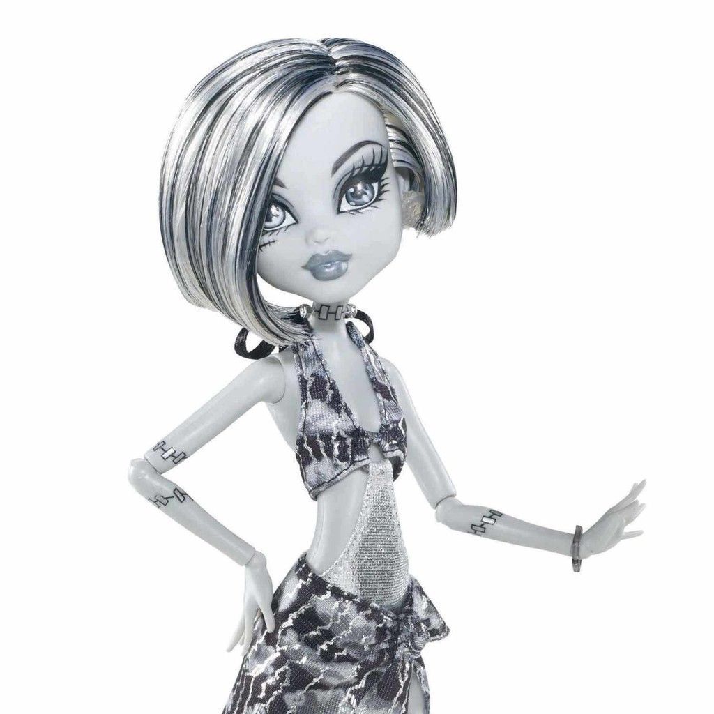 Boneca Monster High Frankie Sten Retrô Black & White - O Espaço Virtual do  Colecionador