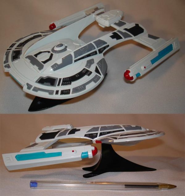 Star Trek USS Akira Resin Model 5