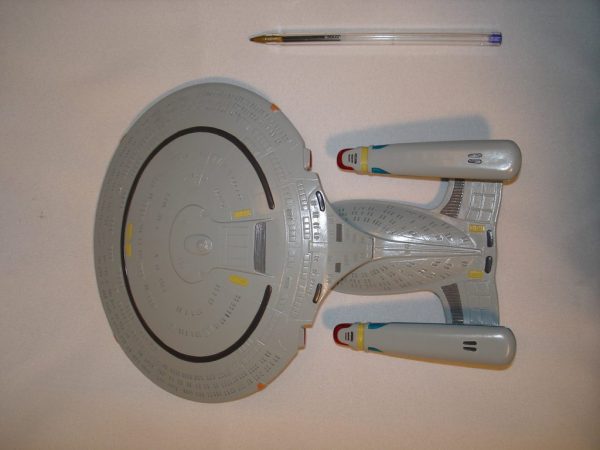Star Trek USS Enterprise NCC 1701-D Resin Model 8