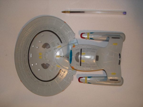 Star Trek USS Enterprise NCC 1701-D Resin Model 9