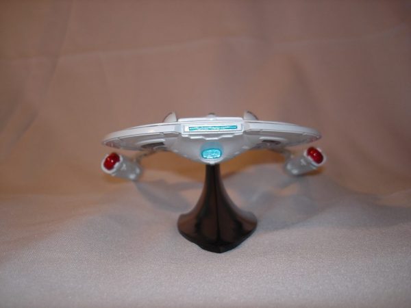 Star Trek USS Akira Resin Model 8