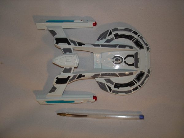 Star Trek USS Akira Resin Model 6