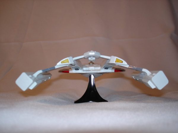 Star Trek USS Akira Resin Model 9