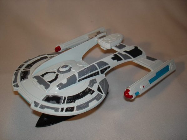 Star Trek USS Akira Resin Model 1