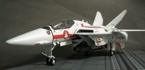 Macross VF-1J Valkyrie Model Kit Hasegawa 7
