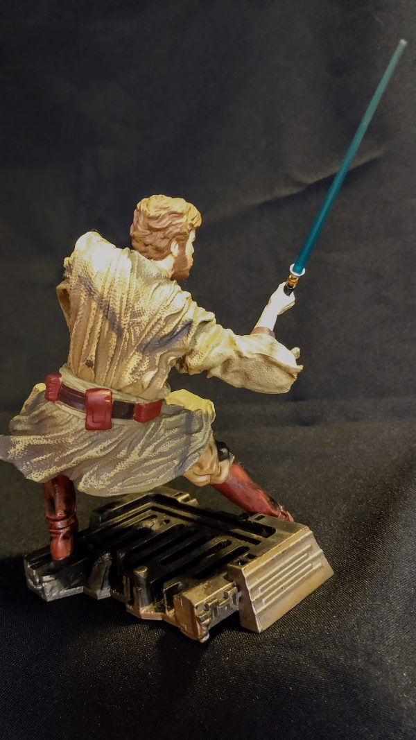 Star Wars Obi-Wan Kenobi Unleashed Statue Hasbro 6