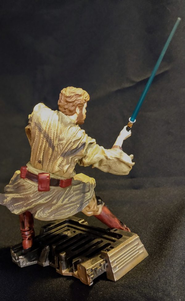 Star Wars Obi-Wan Kenobi Unleashed Statue Hasbro 7