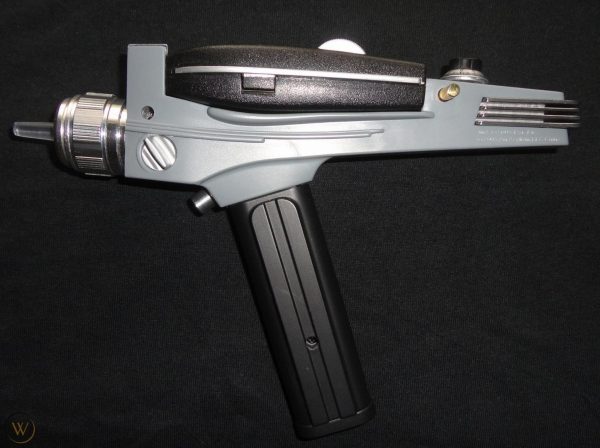 Star Trek Phaser Pistol - Art Azylum 8