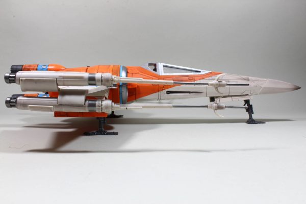 Star Wars Poe Dameron T-70 X-Wing Fighter Hasbro 12