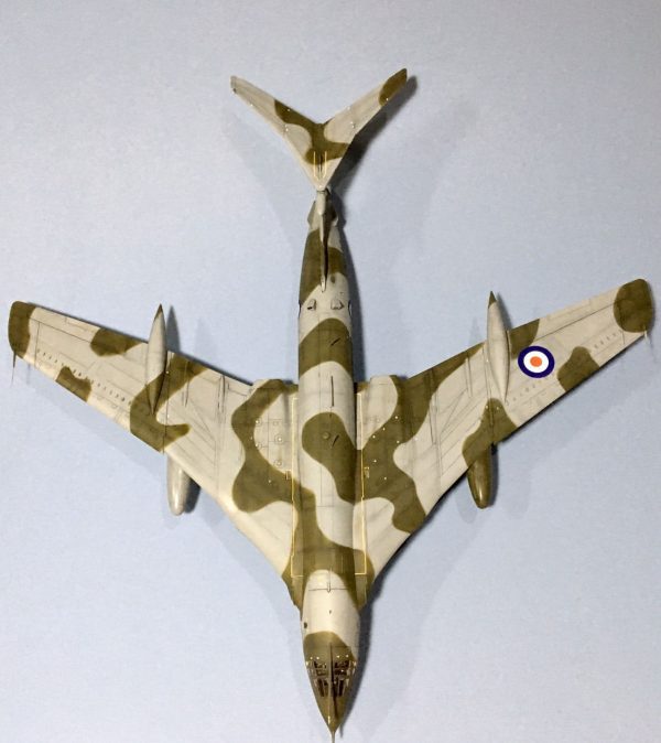 Handley Page Victor 1/72 Airfix + Extra 8