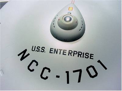 Star Trek USS Enterprise Clássica - Art Azylum 9