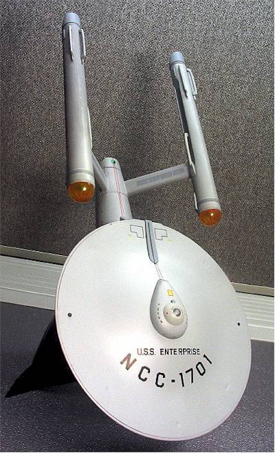 Star Trek USS Enterprise Clássica - Art Azylum 10