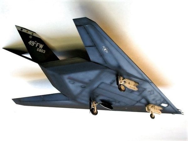 F-117A Stelth Nighthawk 1/72 Revell 3