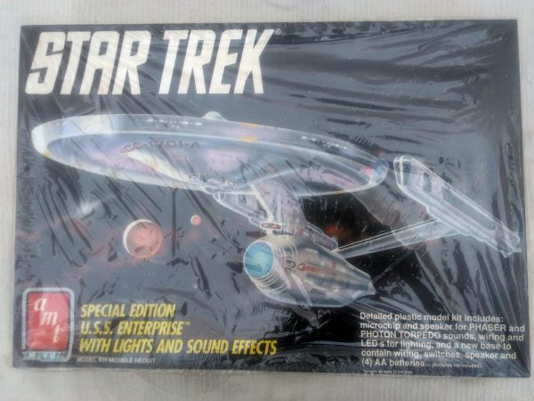 Star Trek Special Edition USS Enterprise with Lights and Sound - AMT 2