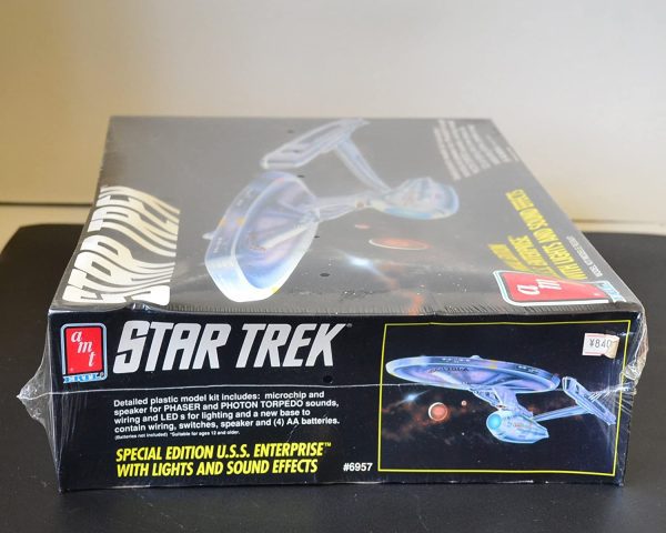 Star Trek Special Edition USS Enterprise with Lights and Sound - AMT 4