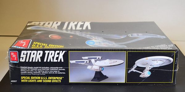 Star Trek Special Edition USS Enterprise with Lights and Sound - AMT 5
