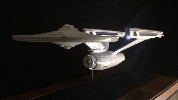 Star Trek Special Edition USS Enterprise with Lights and Sound - AMT 9