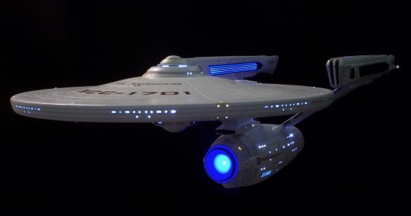 Star Trek Special Edition USS Enterprise with Lights and Sound - AMT 14