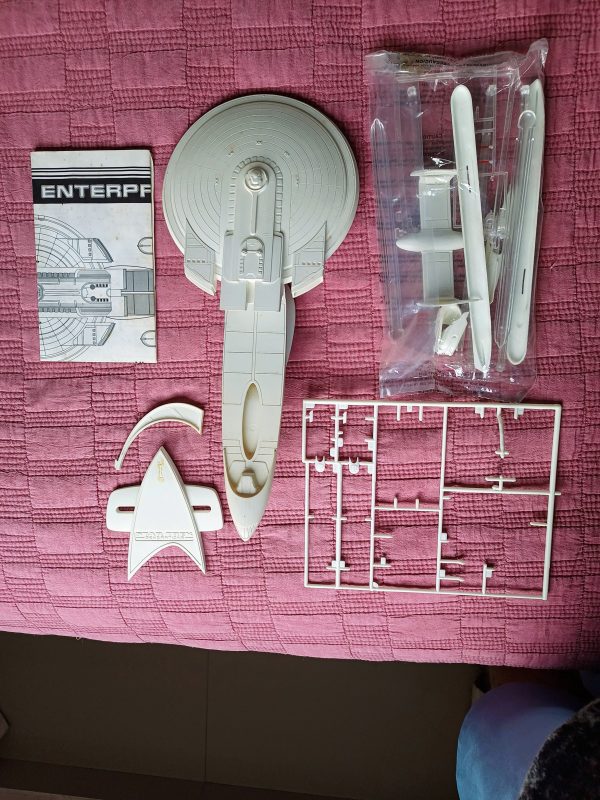 Star Trek USS Enterprise-B - INICIADO - AMT 12