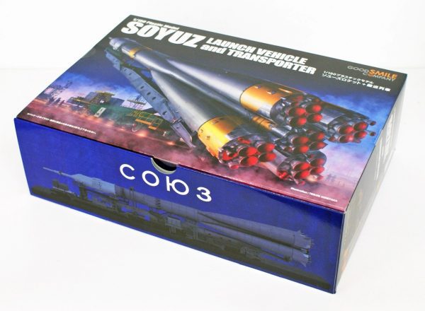 Soyuz and Lounch Vehicle and Transporter - 1/150 Model Kit 1