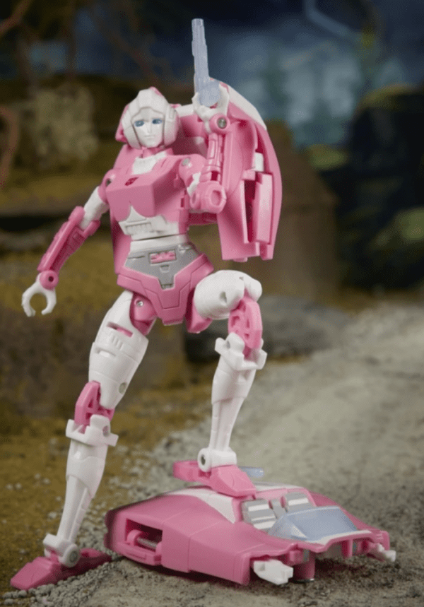 Transformers Earthsiege Arcee Action Figure Hasbro 8