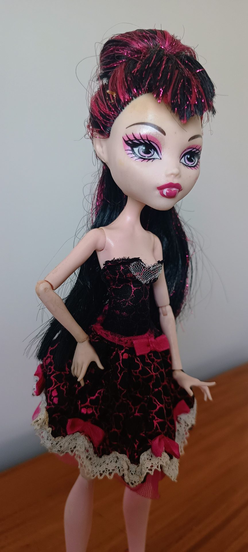 Boneca Monster High Draculaura - Ghoul Dance 3 Boneca Monster High Draculaura - Ghoul Dance - Imagem 3