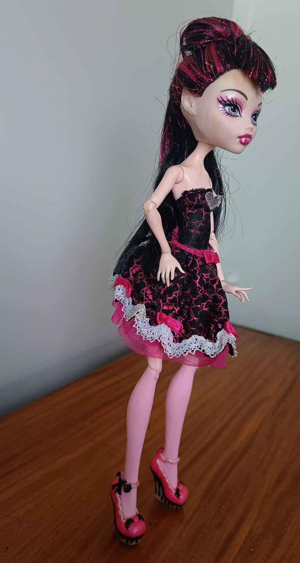 Boneca Monster High Draculaura - Ghoul Dance 5 Boneca Monster High Draculaura - Ghoul Dance - Imagem 5