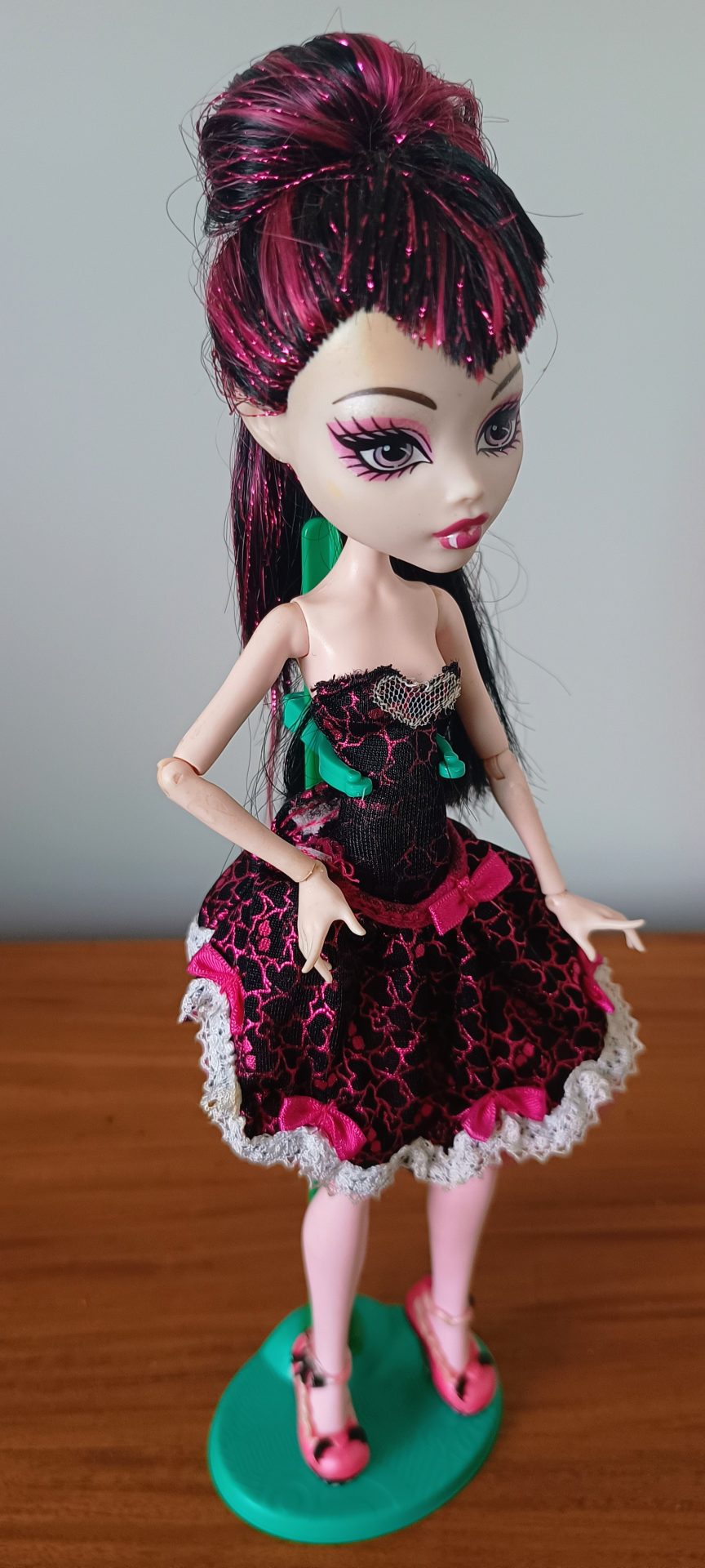 Boneca Monster High Draculaura - Ghoul Dance 9 Boneca Monster High Draculaura - Ghoul Dance - Imagem 9