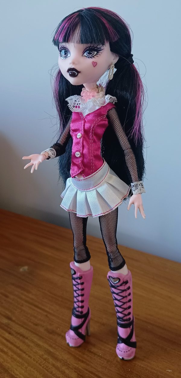 Boneca Monster High Draculaura Básica 12