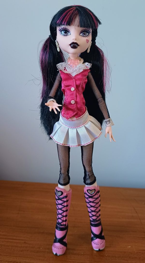 Boneca Monster High Draculaura Básica 8