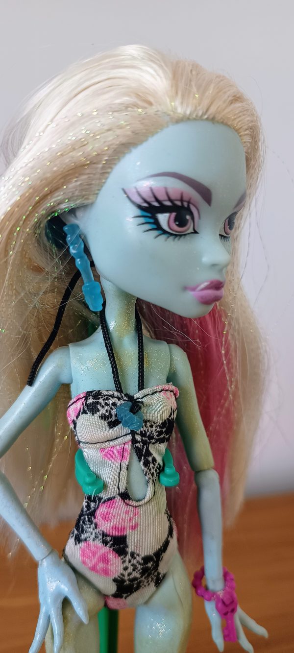 Boneca Monster High Abbey Bominable - Beach Day 11