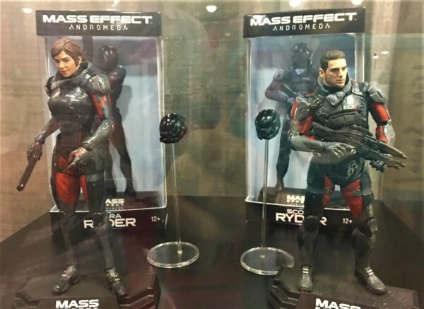 Mass Effect Andromeda Scott Ryder + Sarah Ryder Action Figure 21